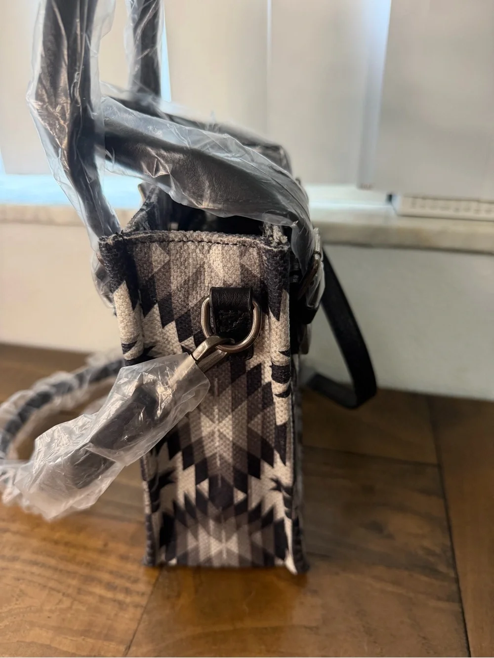 Wrangler black & white Aztec western print small crossbody tote bag purse new